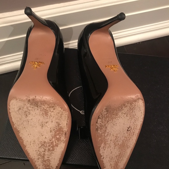 ❤️‍🔥100% authentic Prada bow pumps 38.5 🖤 - Picture 2 of 2